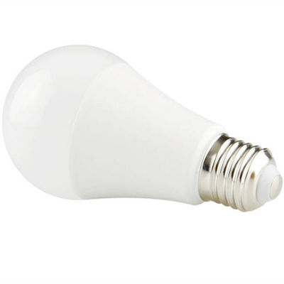 Bulbo interior de los altos lúmenes LED A con la base E14/E27/B22 de 5w a 24W